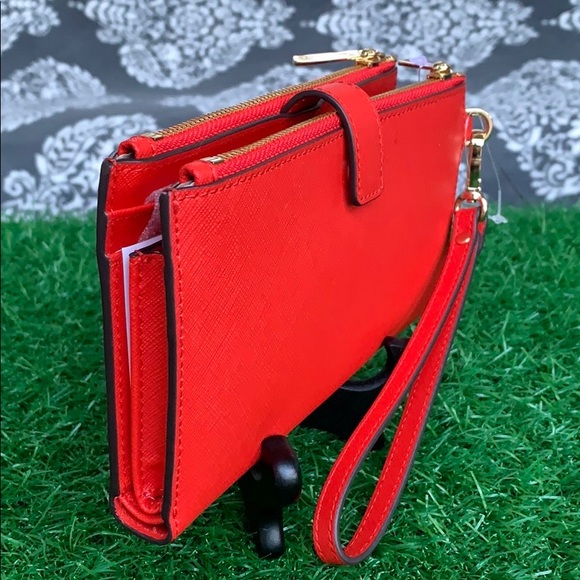 MICHAEL KORS Large Double Zip Leather Smartphone Wallet - Picture 10 of 16